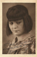 Seconde photo de Maud Loty pour une publicité Campari